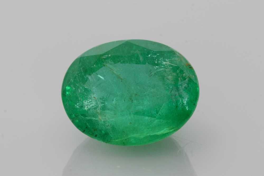 Émeraude verte de 4,00 carats, autre taille