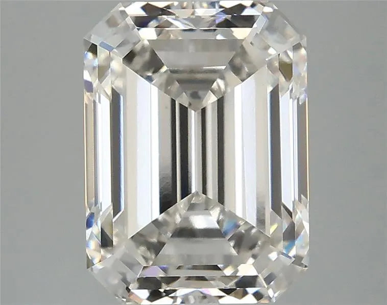 Diamant émeraude de 3,89 ct cultivé en laboratoire (couleur G, clarté VVS2, certifié IGI)