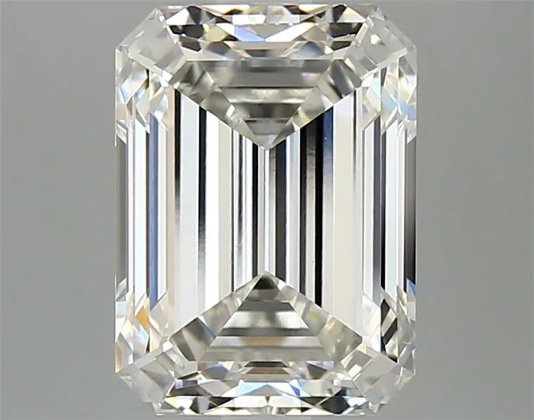 Diamant émeraude de 3,87 ct cultivé en laboratoire (couleur G, pureté VVS2, certifié IGI)