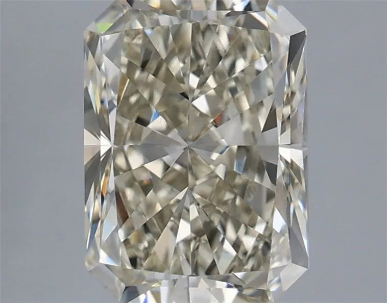 2.24ct Radiant Lab Grown Diamond (Colour J, Clarity VVS2, IGI Certified)