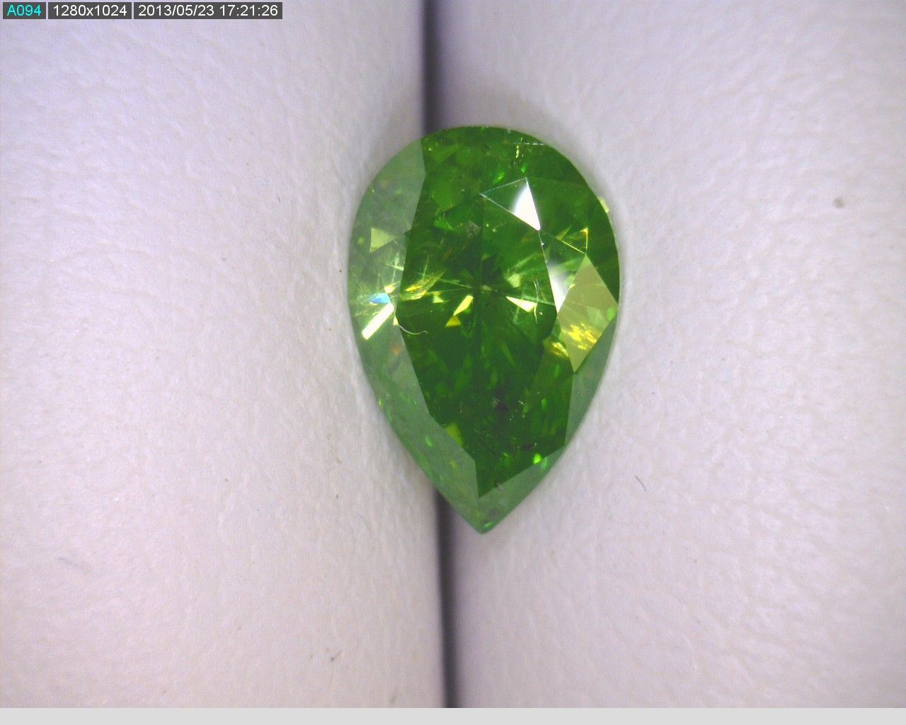 Diamant naturel en forme de poire de 0,90 ct (vert, pureté SI2, taille GD, AUTRE)